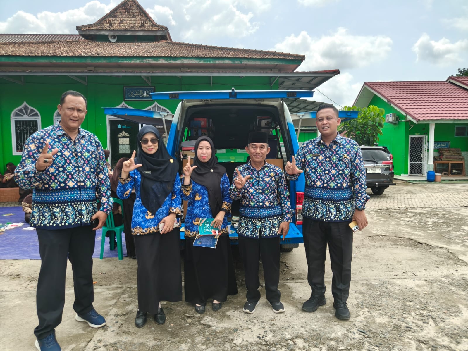 Budayakan Gemar Baca, MTs Negeri 2 Ogan Ilir Terima Kunjungan Mobil Perpustakaan Keliling Provinsi Sumatera Selatan
