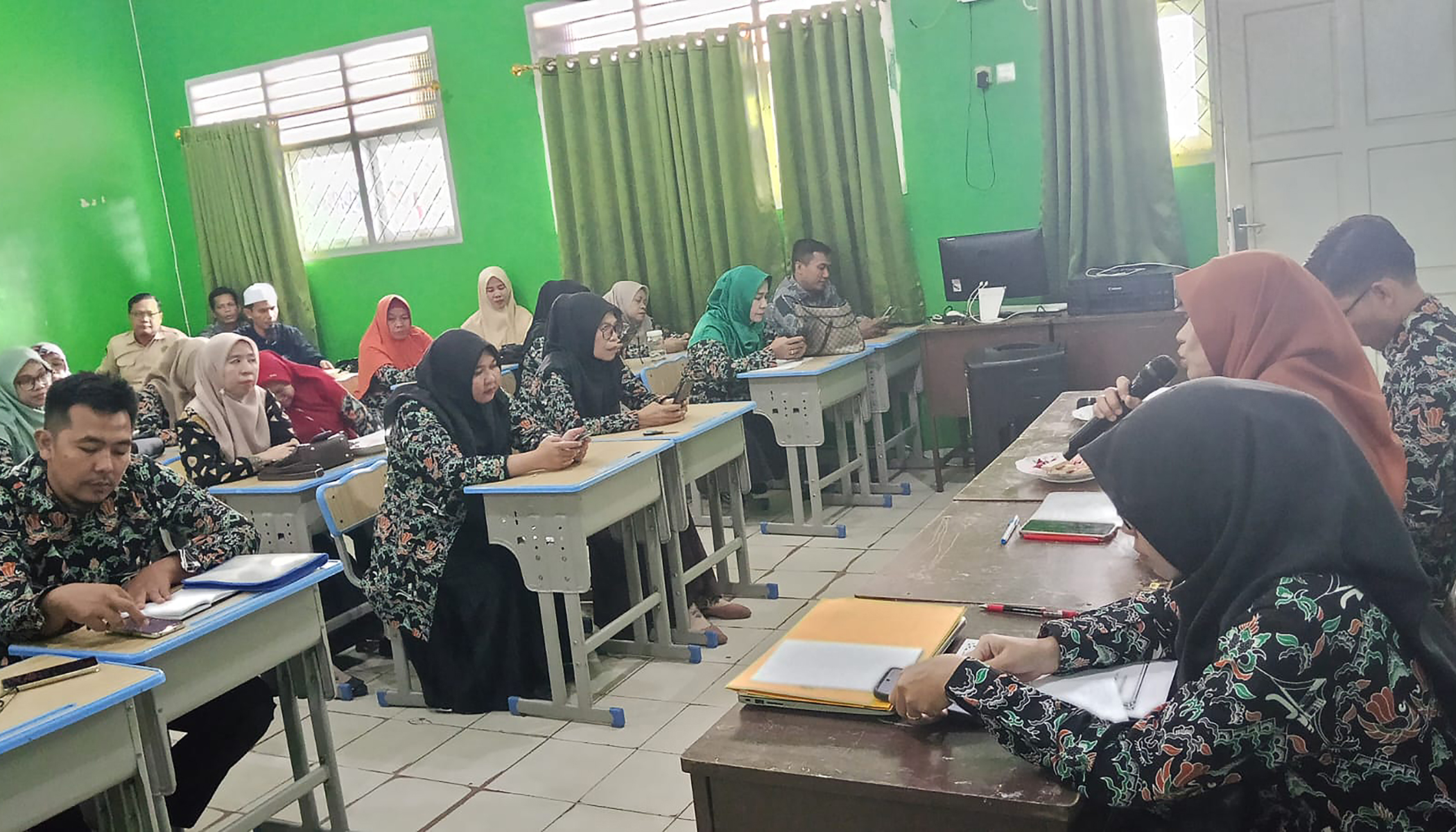 Mantapkan Komitmen Menyongsong Tahun Pelajaran 2026/2027, MTs Negeri 2 Ogan Ilir Gelar Rapat Pembagian Tugas Guru dan Pegawai